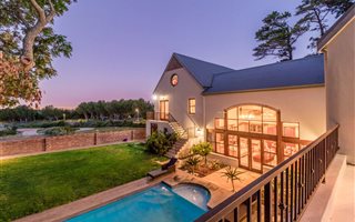 4 Bedroom House in Zwaanswyk