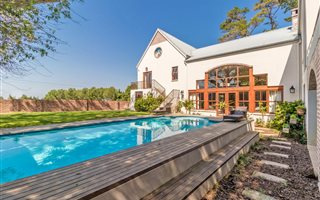 4 Bedroom House in Zwaanswyk