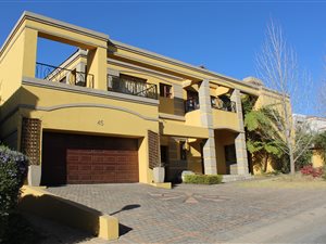 5 Bed House in Blue Valley Golf Estate