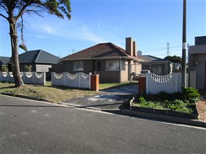 2 Bed House in Surrey Estate