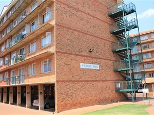 2 Bed Apartment in Die Hoewes
