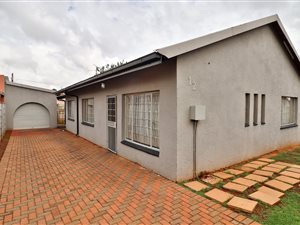 4 Bed House in Lenasia South