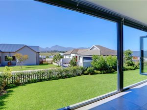 4 Bed House in Kraaibosch
