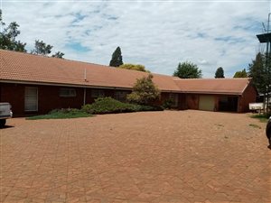 3.4 ha Farm in Sterkfontein and surrounds