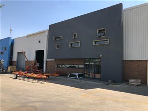 800 m² Industrial space in Stormill