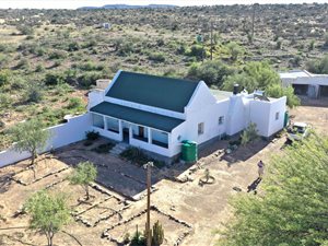 86.1 ha Farm in Graaff Reinet
