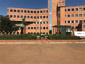 185 m² Commercial space in Bruma