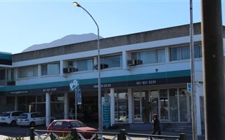 860 m² Office Space in Somerset West Central