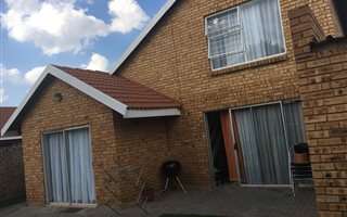 3 Bedroom Duplex in Bonaero Park