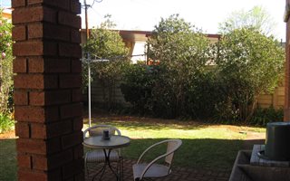2 Bedroom Garden Cottage in Franklin Roosevelt Park