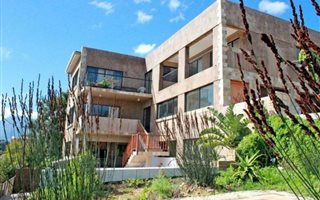 4 Bedroom House in Mountainside