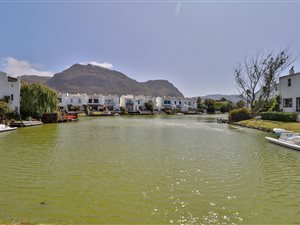 4 Bed House in Marina Da Gama