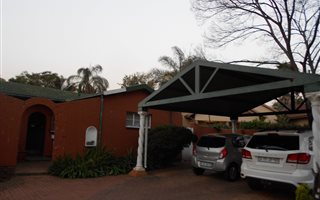 4 Bedroom House in Rooihuiskraal