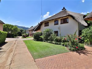 5 Bed House in Club Nautique