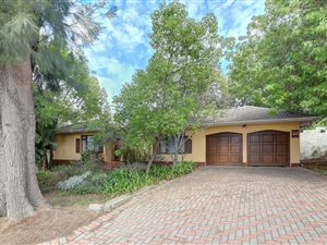 4 Bedroom House in Aurora