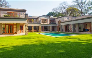 6 Bedroom House in Melrose Estate