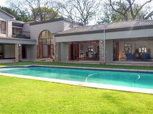 6 Bed House in Melrose Estate