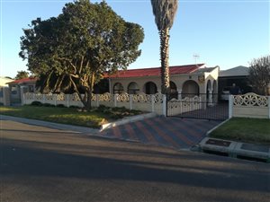5 Bedroom House in Macassar