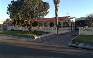 5 Bedroom House in Macassar