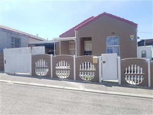3 Bed House in Strandfontein