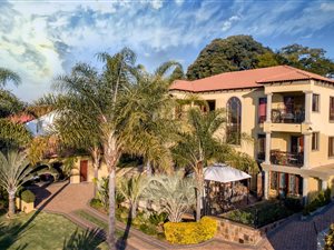 8 Bed House in Newlands