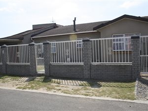 4 Bed House in Macassar