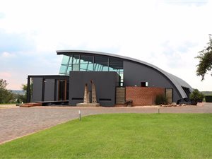 4 Bed House in Mooikloof Equestrian Estate