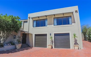 4 Bedroom House in Langebaan Central