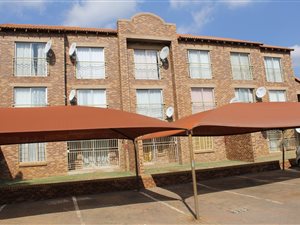 0.5 Bed Flat in Karen Park