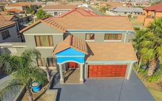 4 Bedroom House in Sonneveld