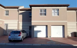 3 Bedroom House in Protea Heights