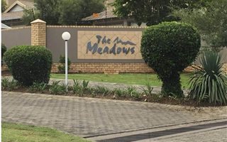 3 Bedroom Townhouse in Ruimsig Country Estate