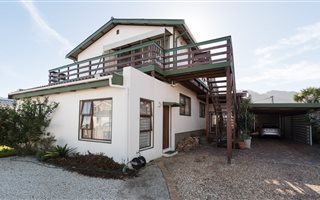6 Bedroom House in Kleinmond
