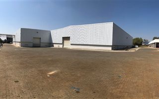 1350 m² Industrial space in Gateway Industrial Park