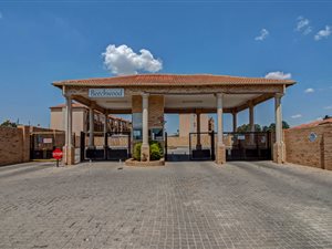 2 Bed Apartment in Randfontein Central