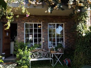 2 Bedroom Townhouse in Doornpoort and surrounds