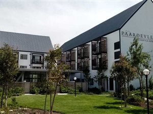 1 Bed Apartment in Paardevlei