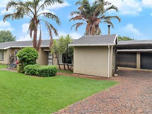 5 Bed House in Bergbron