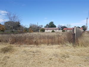 1316 m² Land available in Petrusburg