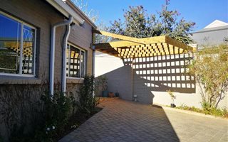 1 Bedroom Garden Cottage in Parkhurst