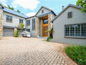 5 Bed House in Silver Lakes Golf Estate