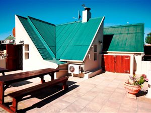 2 Bed House in Mossel Bay Central