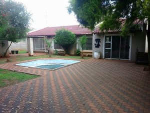3 Bed House in Pollak Park