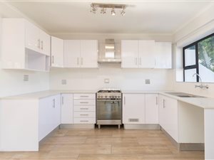 3 Bed Townhouse in Wynberg Upper