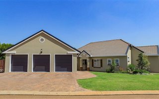 3 Bedroom House in Rietvlei Heights Country Estate