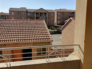 2 Bed Apartment in Die Hoewes
