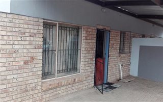 14 Bedroom House in Roodewal and surrounds