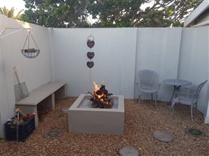 1 Bed Garden Cottage in Strand North