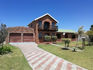 3 Bed House in Lorraine Manor
