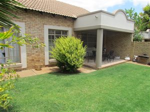 2 Bedroom Townhouse in Die Hoewes